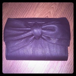 Icing Black Clutch
